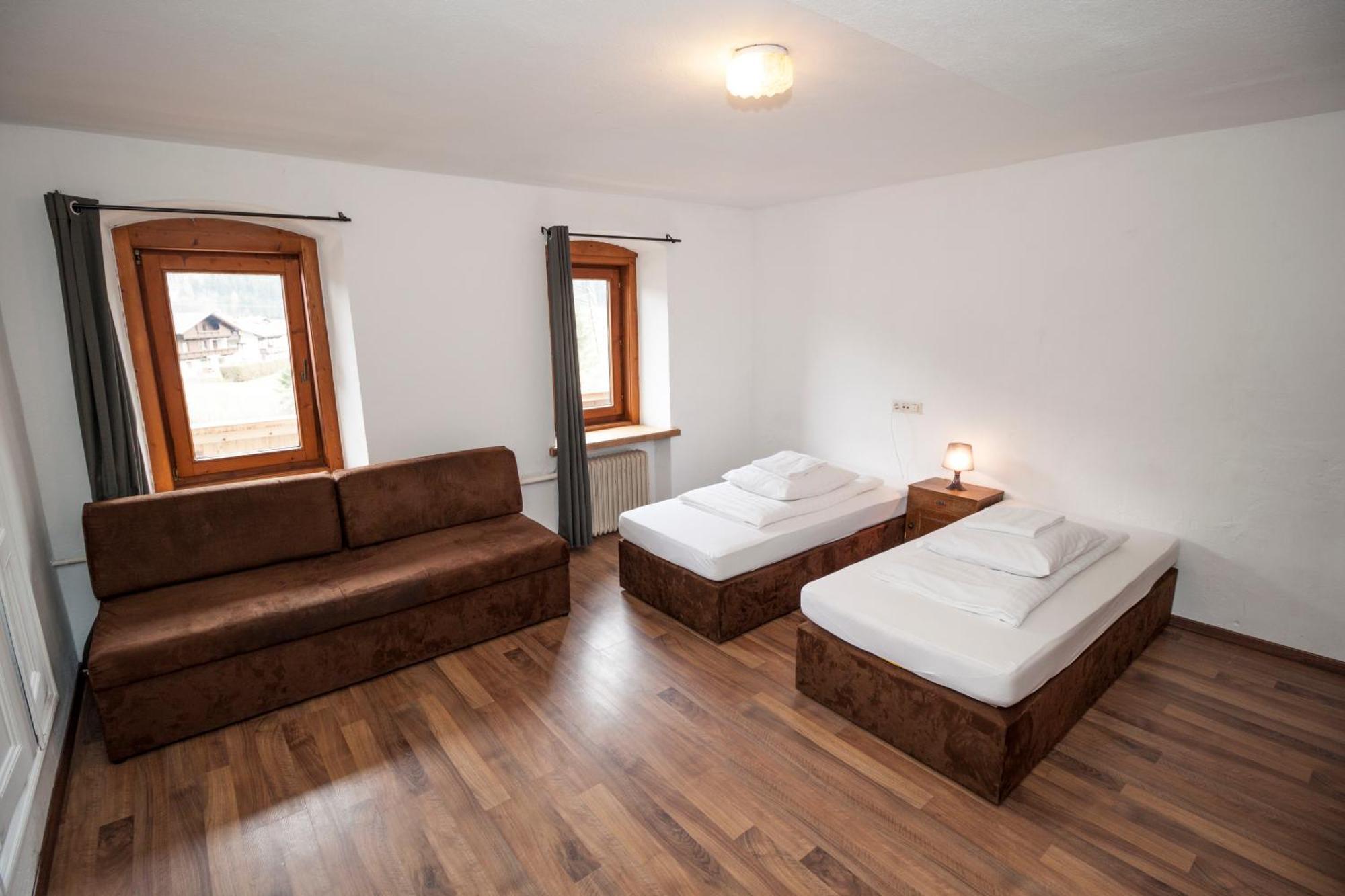 Hostel Chillertal Mayrhofen Room photo